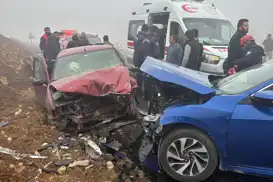 Malatya'da otomobiller kafa kafaya çarpıştı: 5 yaralı