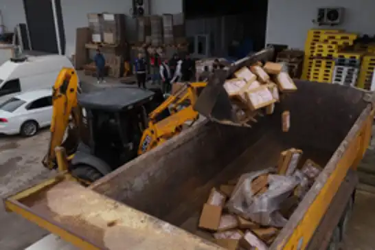 Antalya’da 25 ton tarihi geçmiş tavuk ele geçirildi