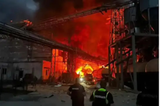 أوكرانيا تعلن استهداف مصنع لإنتاج المسيّرات ومنشآت نفطية داخل روسيا