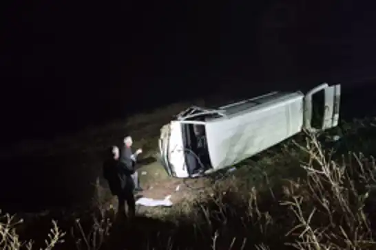 Yanan evi için aracıyla yola çıkan şahıs kaza yaptı: 2 yaralı