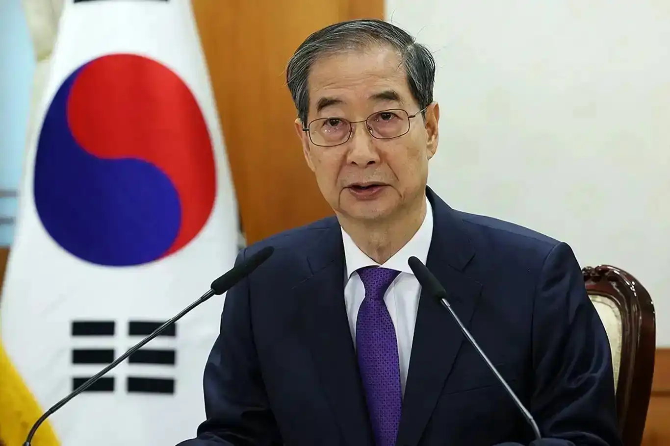 Prosecutors seek 15-year prison term for former South Korean PM Han Duck-soo