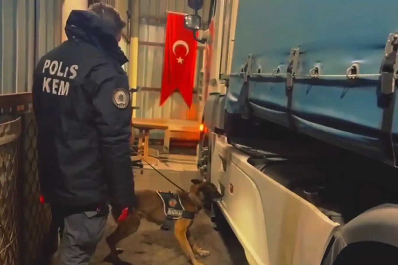 2 ilde uyuşturucu operasyonları: 447kilo madde ele geçirildi