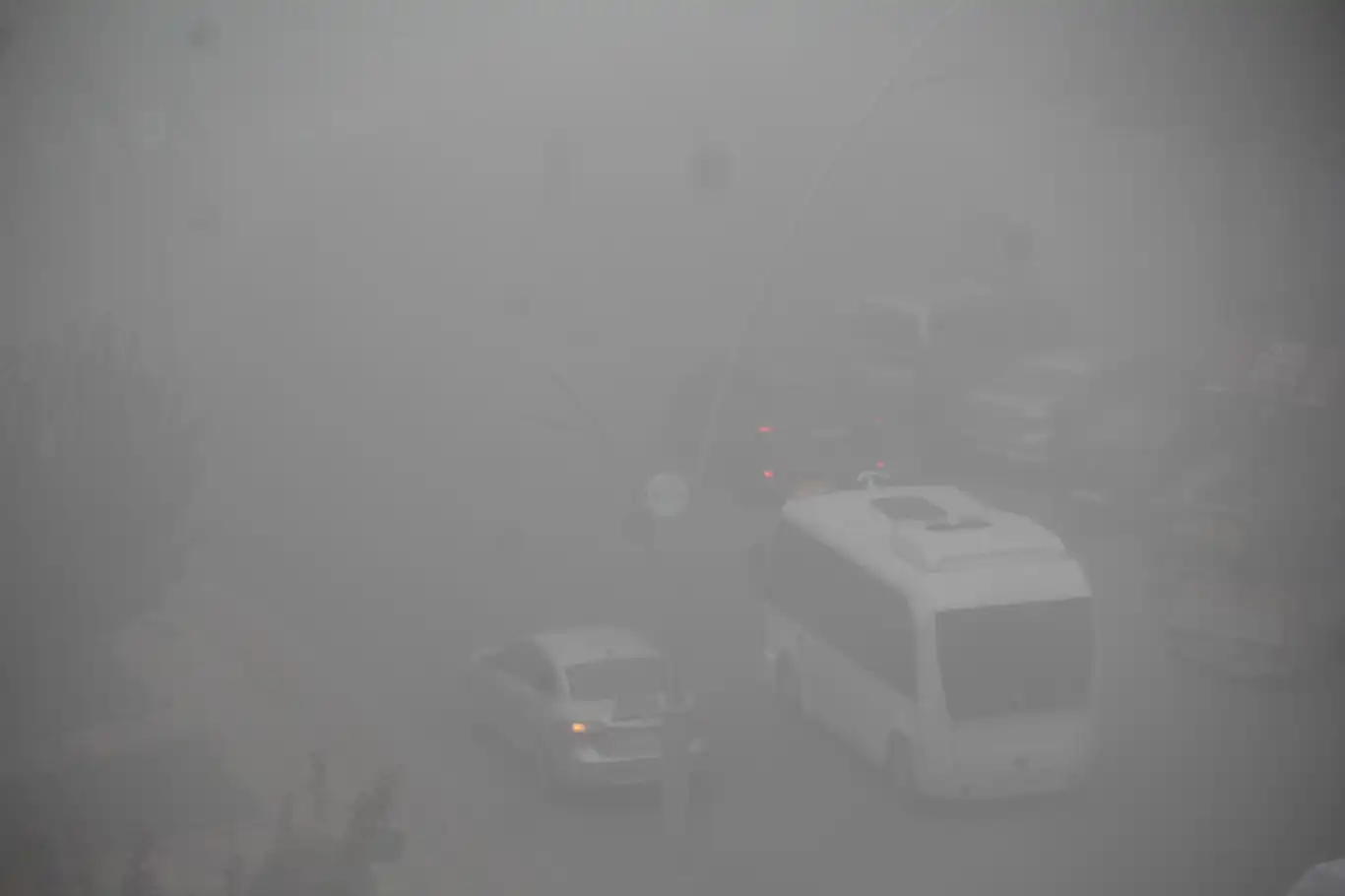 Batman'da yoğun sis: Görüş mesafesi metreleri buldu