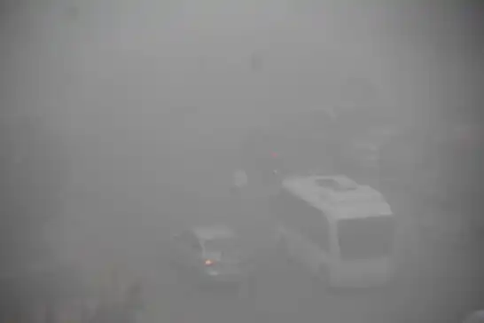 Batman'da yoğun sis: Görüş mesafesi metreleri buldu