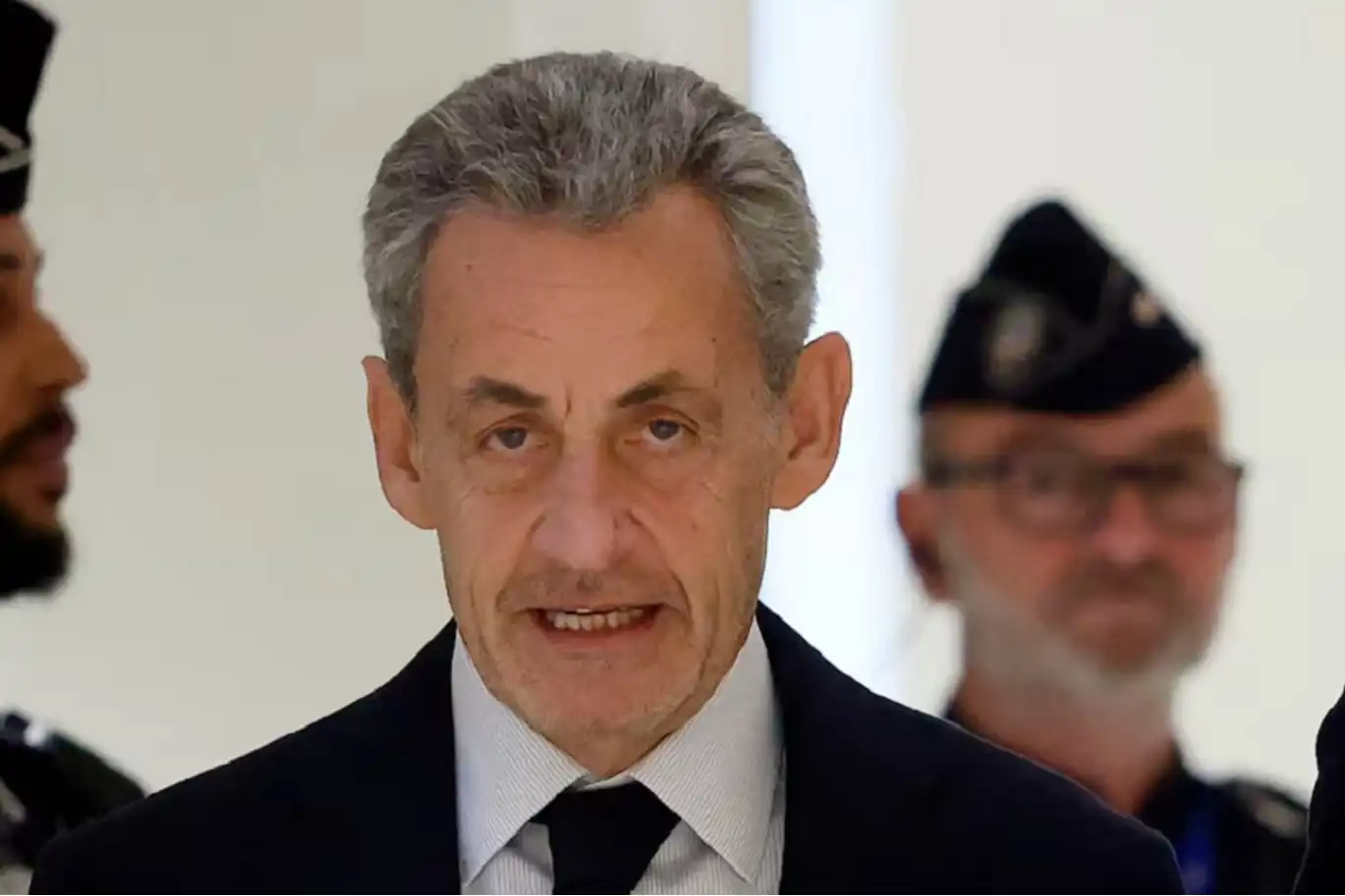 Fransa'nın en yüksek mahkemesi eski Cumhurbaşkanı Sarkozy'nin suçlu kararını onadı