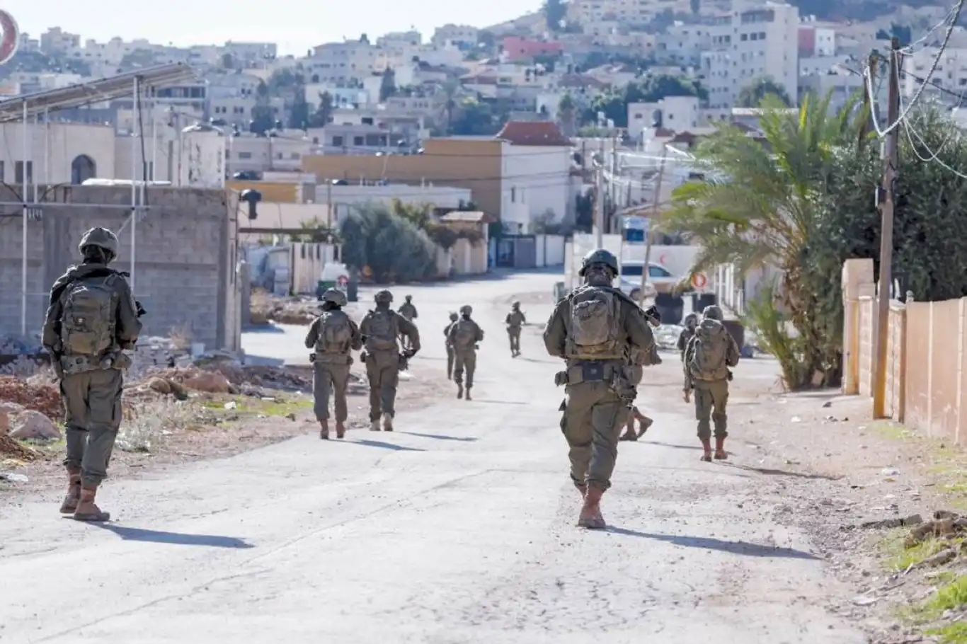 İşgalciler Tubas'ta 119 Filistinliyi alıkoydu, 25 kişiyi yaraladı