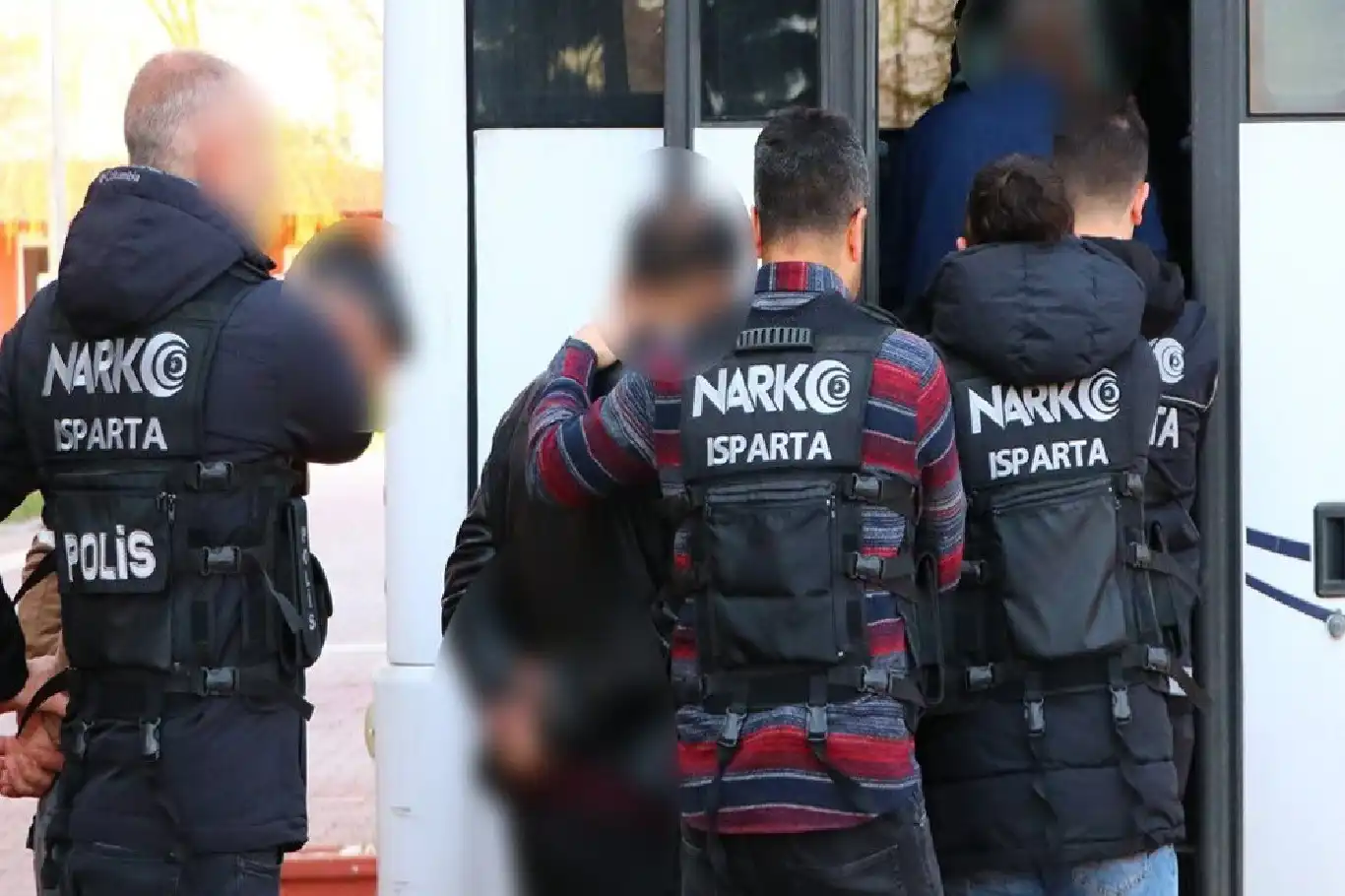 Isparta’da uyuşturucu suçlarından aranan 3 şahıs yakalandı