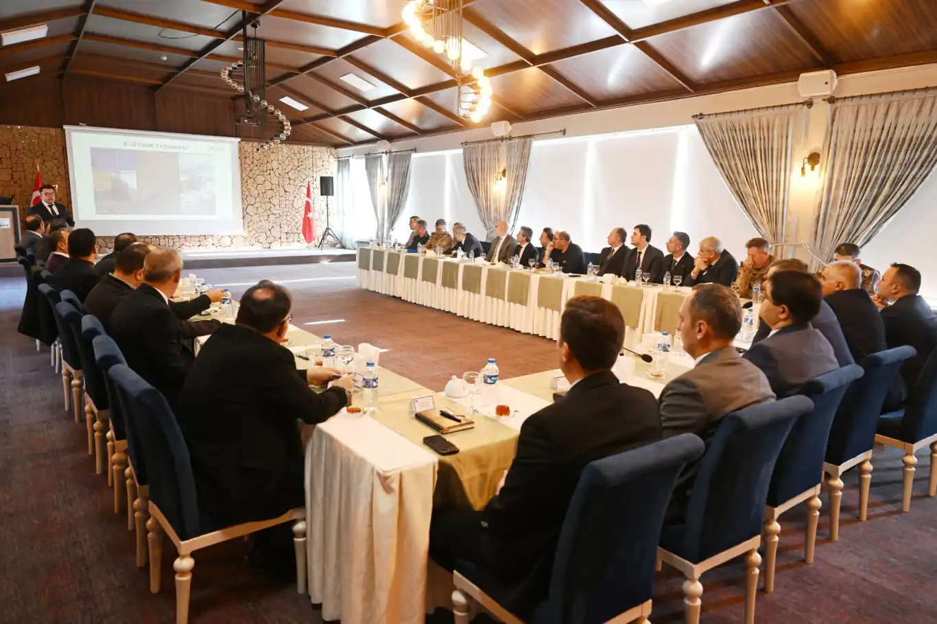 Palandöken’de kış sezonu öncesi güvenlik ve tedbir toplantısı yapıldı