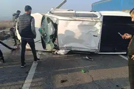 Batman–Bismil yolunda pikap köprü bariyerlerine çarptı: Sürücü ağır yaralı