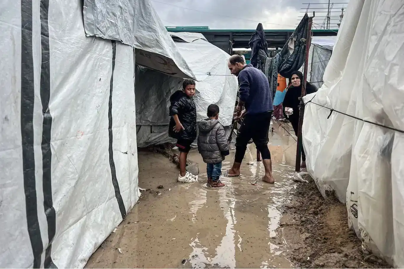 اليونيسف تحذر من مخاطر فصل الشتاء على الأطفال في غزة