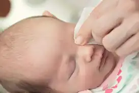 Bebek ve çocuklarda göz sulanması tedavisi