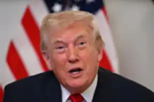 ترامب يعلن إغلاق المجال الجوي الفنزويلي بالكامل وسط تصعيد متزايد مع كاراكاس