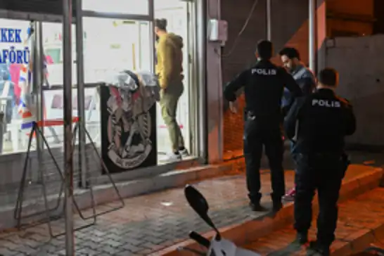 Adana'da berber dükkânına silahlı saldırı: 3 yaralı