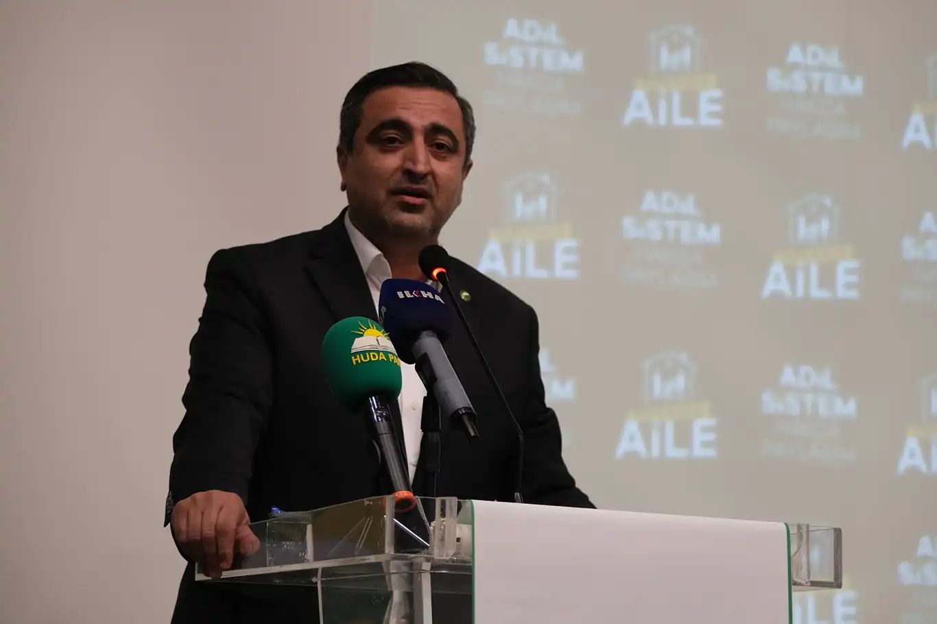 HÜDA PAR Aile Başkanlığı Bursa’da ‘Son Kale: Aile’ konferansı düzenledi: Aileyi korumak için el birliğiyle çalışmalıyız