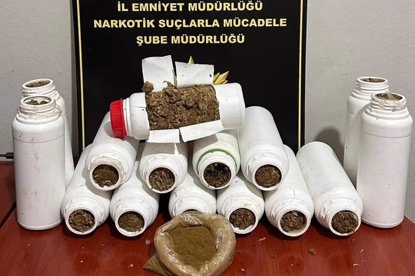 Şanlıurfa’da düzenlenen narkotik operasyonunda 7 kilo skunk ele geçirildi