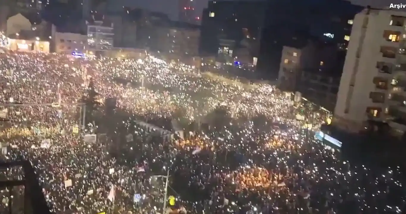 Belgrad’da siyasi gerginlik: Vučić destekçileriyle öğrenciler çatıştı, 37 gözaltı