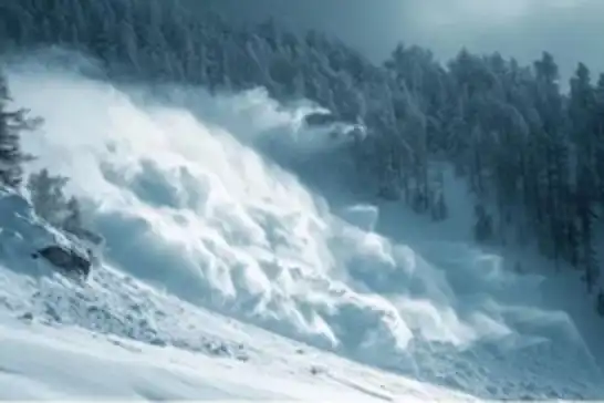 Nepal'de dağcıların üzerine çığ düştü: 7 ölü