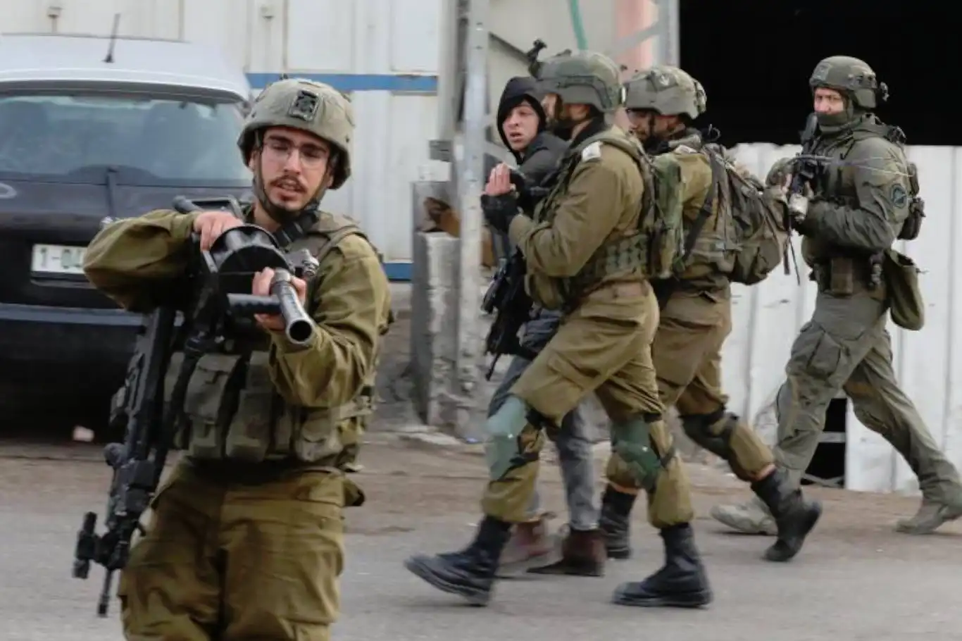 İşgal rejimi, Batı Şeria’da saldırı ve alıkoymaları sürdürüyor