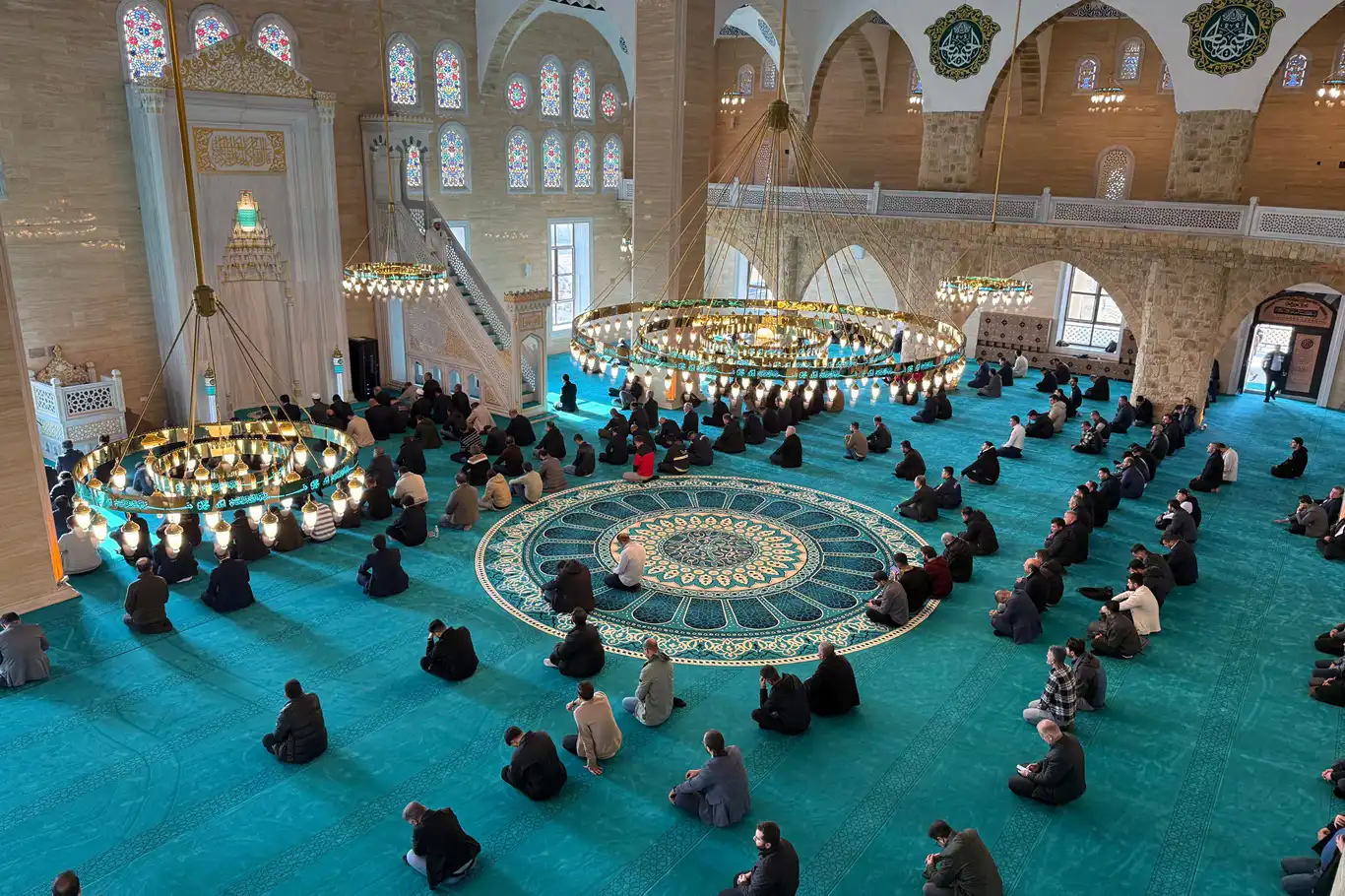 Batman'da Üniversite Camii ibadete açıldı