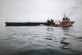 السلطات التركية تعلن إخماد الحريق في سفينة "KAIROS" قبالة سواحل البحر الأسود بالكامل 