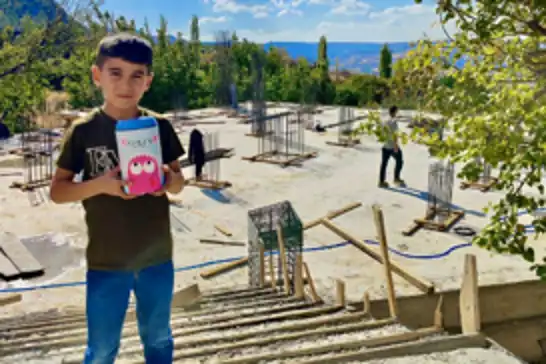 Küçük yaşta büyük örnek: Cami yapımı için kumbarasını bağışladı