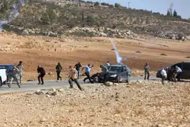 وسط مواجهات عنيفة..الاحتلال يشنّ مداهمات واسعة في الضفة الغربية