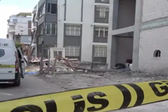 Adana'da iskele çöktü: Bir işçi öldü, biri ağır yaralandı