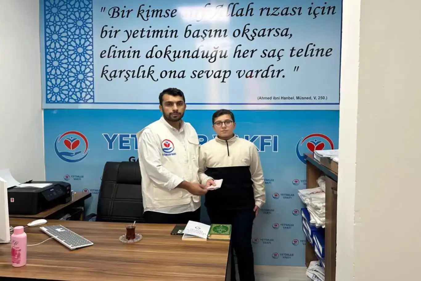 طالب من غازي عنتاب يقدم مثالًا إنسانيًا ويمنح أول منحة دراسية له دعمًا لغزة