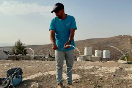 Filistinliler işgalcilerden korunmak için köylerini çitle çevirmeye başladı