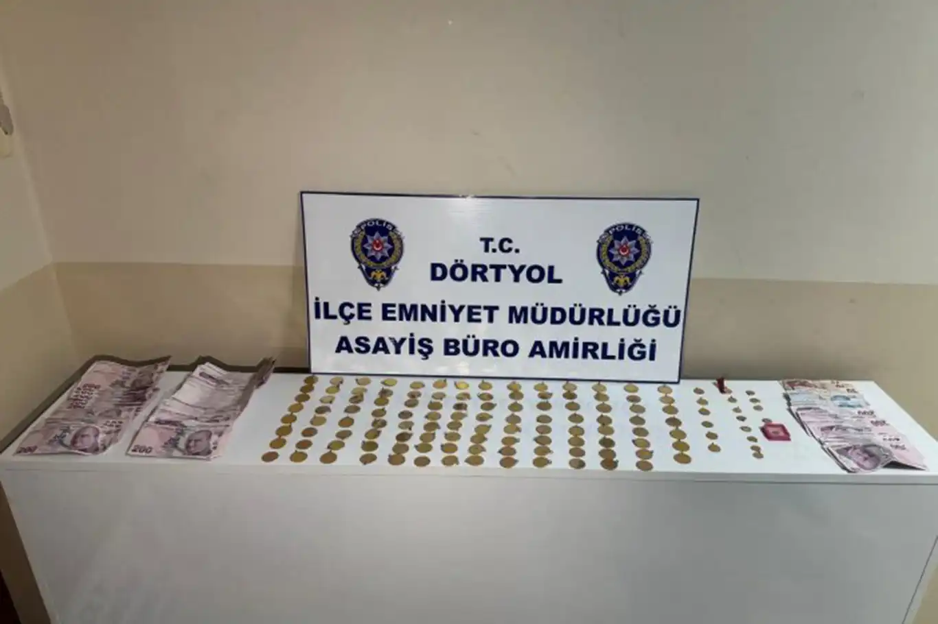 Hatay’da bir evde 5 milyon liralık hırsızlık yapan zanlılar yakalandı