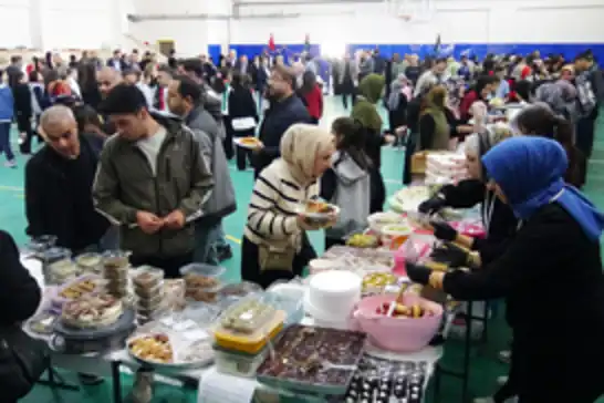 İmam hatip lisesinin Gazze için açtığı hayır çarşısına yoğun ilgi