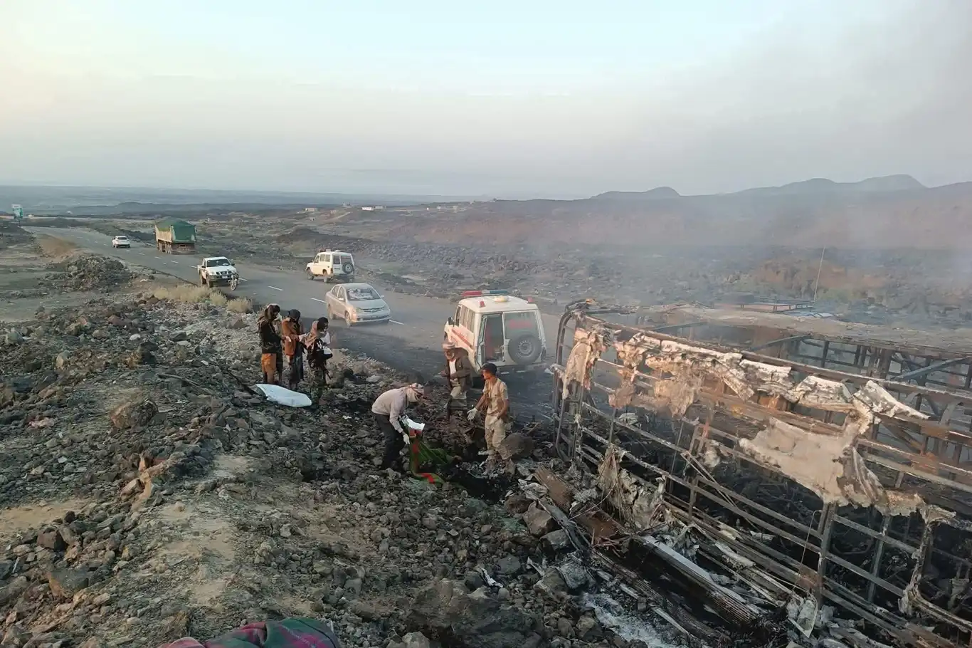Yemen'in güneyinde otobüs ile minibüs çarpıştı: 34 ölü