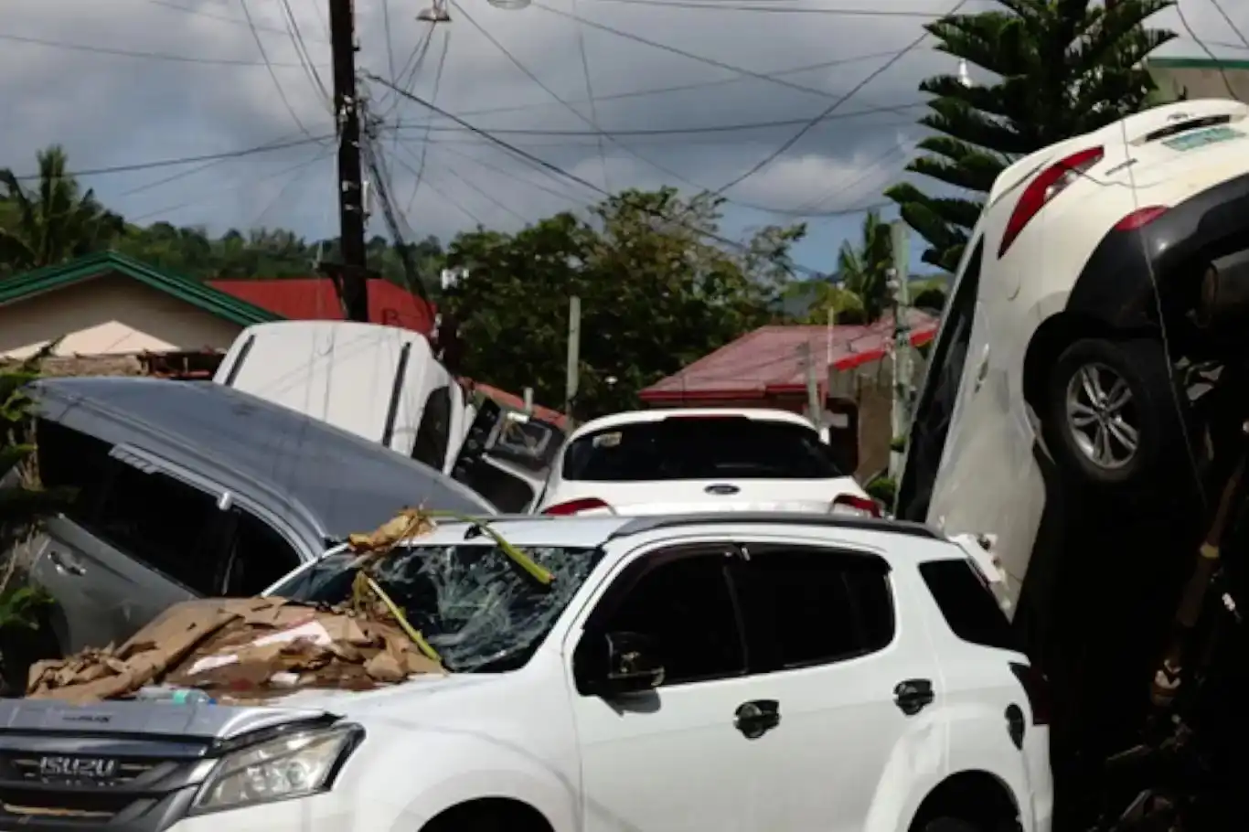 لە وڵاتی فلیپین بەهۆی زریان ١١٤ کەس گیانیان لەدەستدا