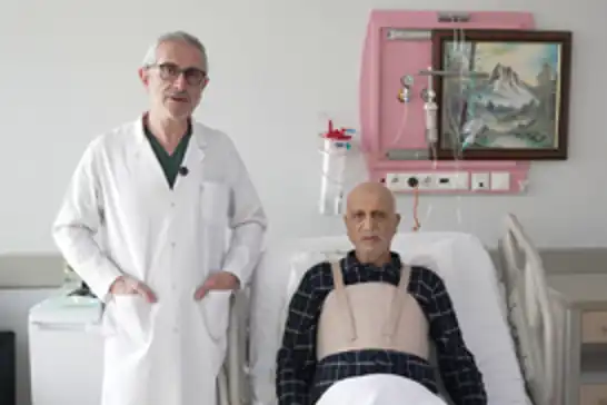 Kalp tümörü ve damar tıkanıklığı olan hastanın ameliyatları aynı anda yapıldı 