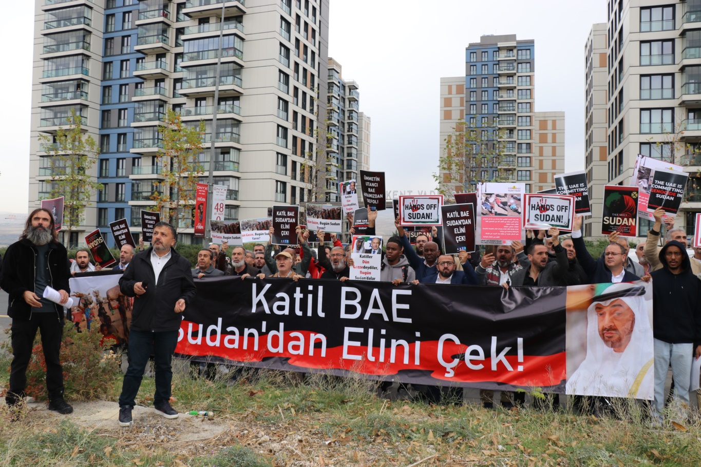 BAE Büyükelçiliği önünde El-Faşir katliamı protesto edildi