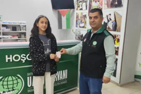Batman'da 12 yaşındaki Esma, ilk bursunu Gazze'ye gönderdi