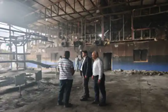 HÜDA PAR Antalya İl Başkanı Durmaz'dan yanan fabrikaya "geçmiş olsun" ziyareti