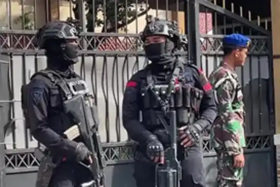 تەقینەوەیەک لە مزگەوتی ئەندەنوسیا: ٥٤ کەس بریندار بوون