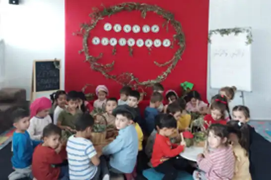 Miniklerden zeytin kırma etkinliği