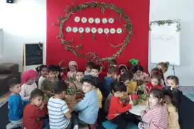 Miniklerden zeytin kırma etkinliği