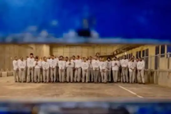 الانتهاكات مستمرة بحق الأسرى الفلسطينيين...الزنازين مزدحمة إلى الضعف وسط منع لتلاوة القرآن