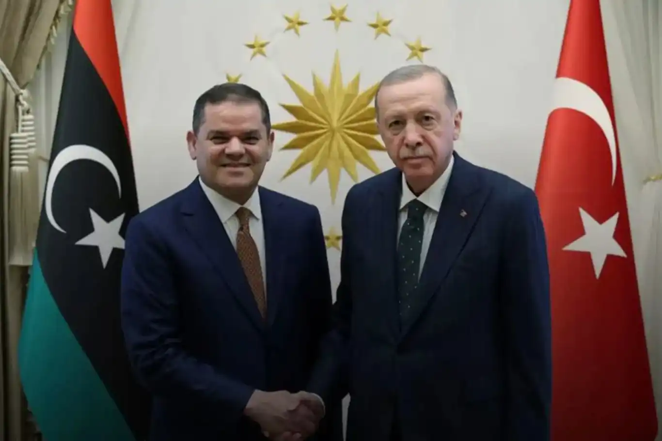 الرئيس أردوغان يجري اتصالاً هاتفياً برئيس الوزراء الليبي ديبيبة
