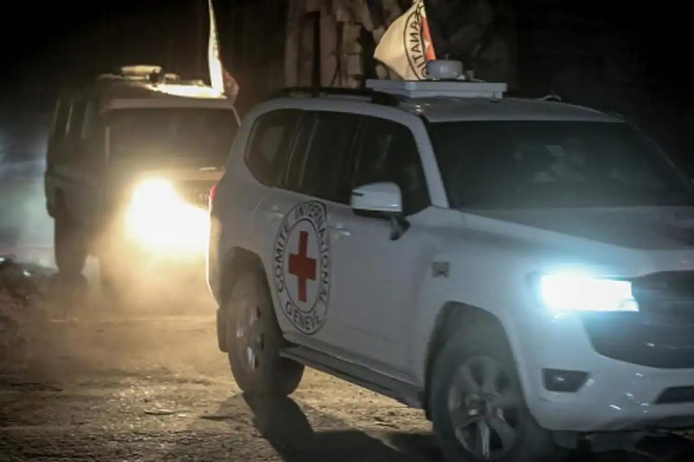 HAMAS, siyonist esirin cesedini Kızılhaç'a teslim etti