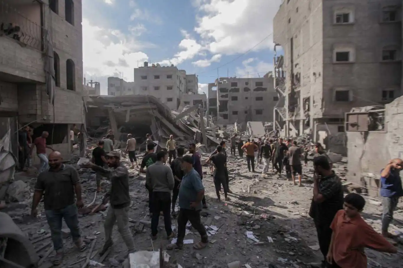 Siyonist rejim, Han Yunus ve Refah'ta evleri havaya uçurdu