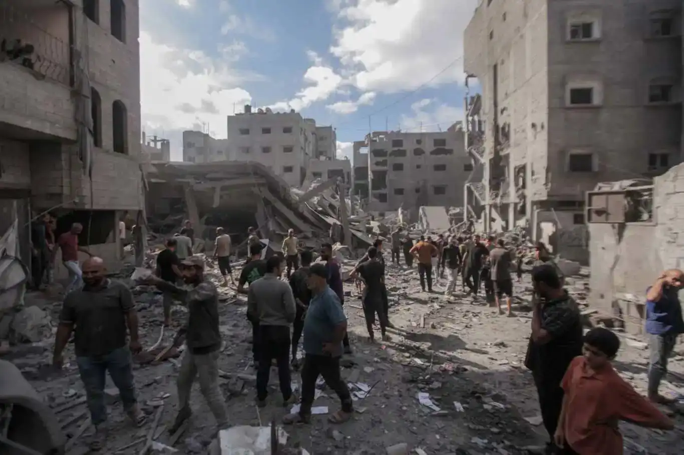 رژێمی داگیرکەری سەهیۆنی لە خان یونس و رەفەح ژمارەیەکی زۆر خانووی ڕوخاند