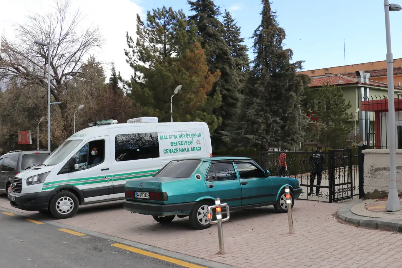 Malatya'da yüksekten düşen şahıs hayatını kaybetti