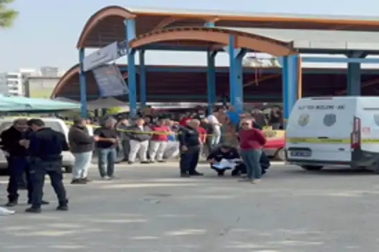 Adana'da semt pazarında silahlı kavga: 2 ölü, 5 yaralı