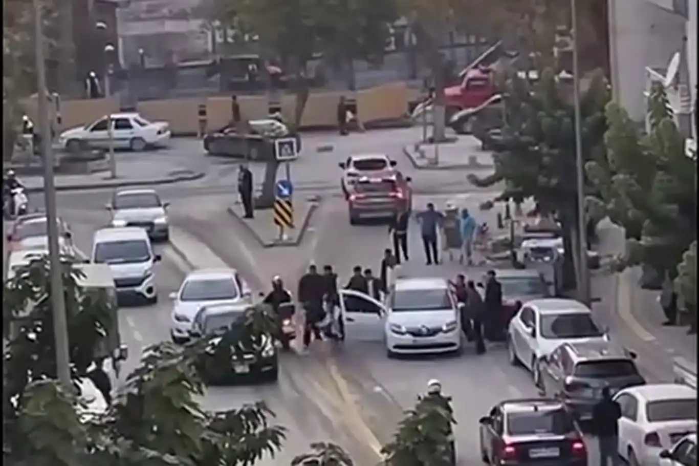 Malatya’da araçtan indirilen şahıs tekme ve yumruklarla darbedildi