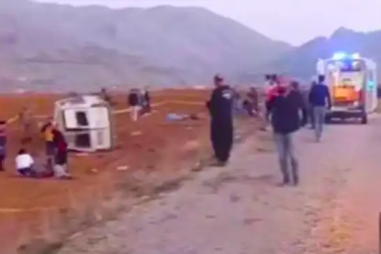 Kahramanmaraş’ta işçi servisi şarampole yuvarlandı: 2 ölü, 7 yaralı