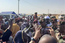 رئيس مجلس السيادة السوداني يزور المتضررين من مجازر قوات الدعم السريع